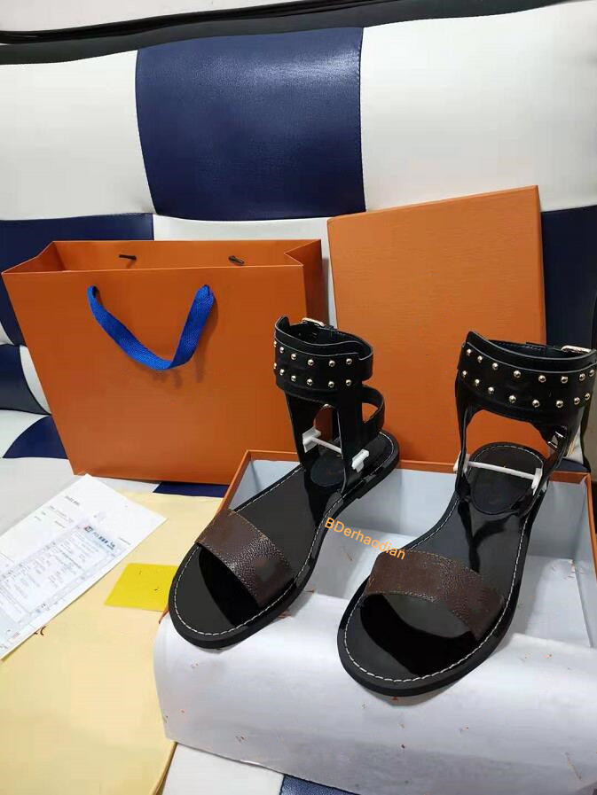 Wholesale Summer Brand Designer women Flip flops Slipper Fashion Genuine Leather slides sandals Metal Chain Ladies Casual shoes 35-45, Black
Wholesale Summer Brand Designer women Flip flops Slipper Fashion Genuine Leather slides sandals Metal Chain Ladies Casual shoes 35-45, Black