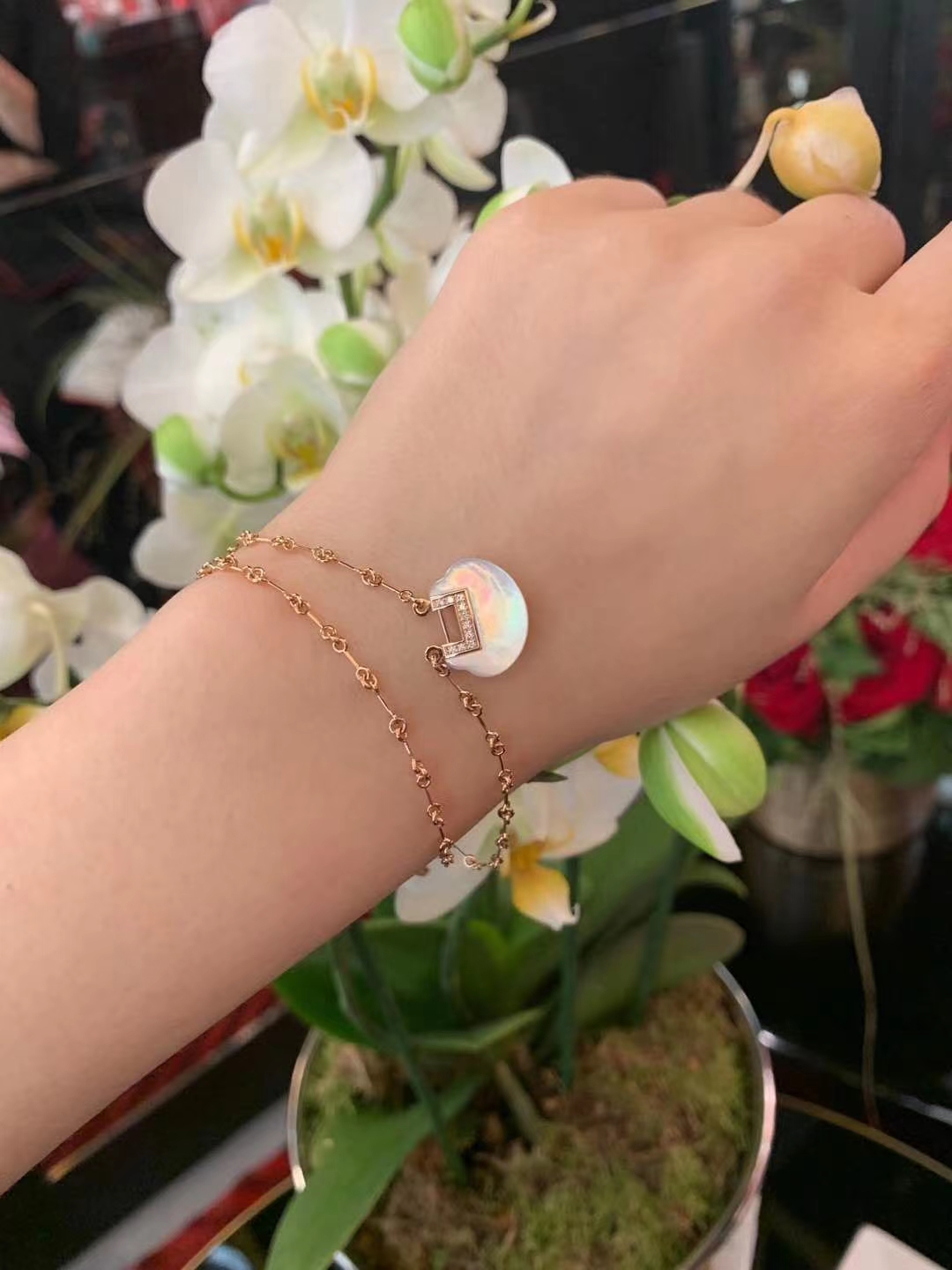 Qee/Kirin Yu Yi locks 18k rose gold emerald-encrusted diamond agate women's double-chain bracelet Luxurys Designers jewelry, Black
Qee/Kirin Yu Yi locks 18k rose gold emerald-encrusted diamond agate women's double-chain bracelet Luxurys Designers jewelry, Black
