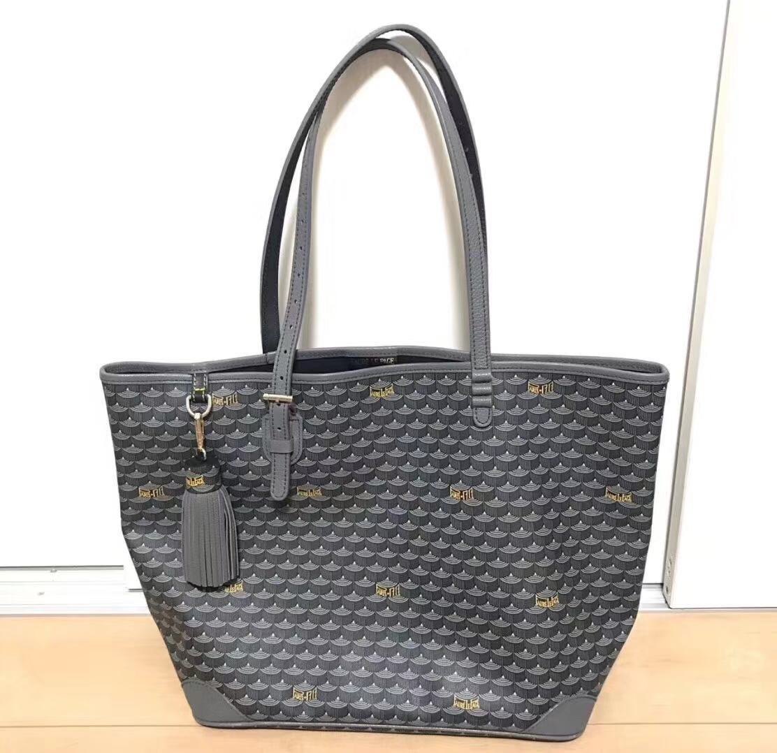 Faure Le Page Shopping Fish Scale Classic One Shoulder Hand Tote Mother Bag Original Leather
Faure Le Page Shopping Fish Scale Classic One Shoulder Hand Tote Mother Bag Original Leather