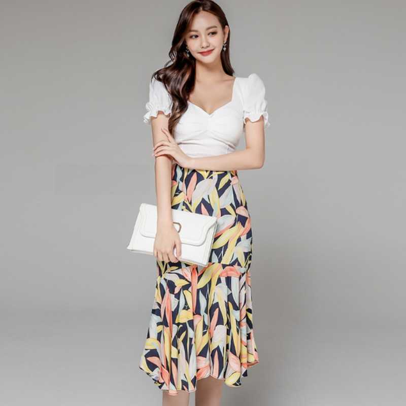 Summer 2 Pieces Set Elegant Office Lady Sexy V-Neck Puff Sleeve White Blouses + High Waist Print Bodycon Mermaid Skirt Suit 210526, Photo color
Summer 2 Pieces Set Elegant Office Lady Sexy V-Neck Puff Sleeve White Blouses + High Waist Print Bodycon Mermaid Skirt Suit 210526, Photo color