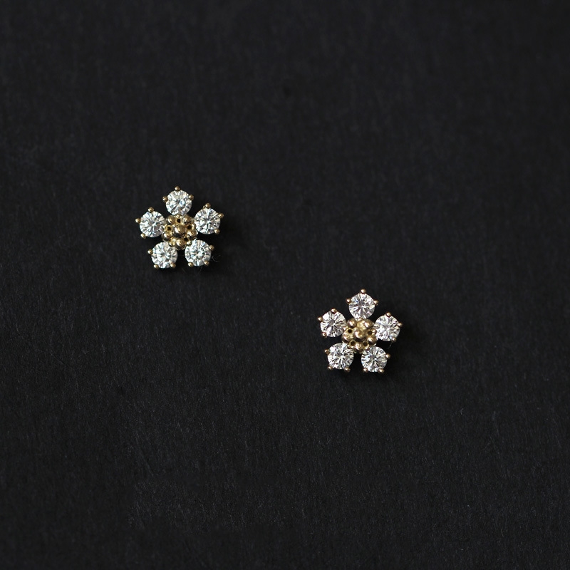 925 Sterling Silver Boho Diamond Small Flower Plating 14k Gold Earrings Women Summer Beach Casual Jewelry Accessories 2696 Q2
925 Sterling Silver Boho Diamond Small Flower Plating 14k Gold Earrings Women Summer Beach Casual Jewelry Accessories 2696 Q2