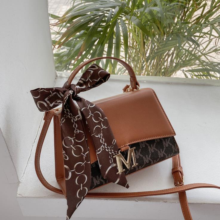Fashion Letter Printed Female Bags 2021 Spring/Summer Trendy Portable Single Shoulder Messenger Bag, Black
Fashion Letter Printed Female Bags 2021 Spring/Summer Trendy Portable Single Shoulder Messenger Bag, Black
