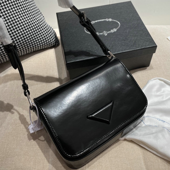 Women Shoulder Bags Designer Crossbody Totes Fashion Small Cross Body Flaps Triangle Badge Adjustable Strap