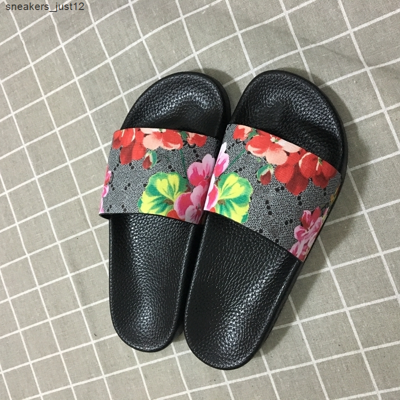 Luxury Designer Shoes Slides Summer Beach Indoor Sandals House Flip Flops Couples Slippers Without Box, Black
Luxury Designer Shoes Slides Summer Beach Indoor Sandals House Flip Flops Couples Slippers Without Box, Black