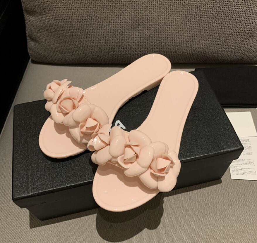 2021 Elegant Camellia Women slippers Paris Designer Flat Sandals -color Shining fashion Lady beach shoes European size 35-40, Black
2021 Elegant Camellia Women slippers Paris Designer Flat Sandals -color Shining fashion Lady beach shoes European size 35-40, Black