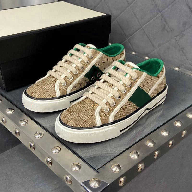 2021 latest tennis 1977 Progettista sneakers high-end luxury men's and women's casual shoes fashion ladies hangers, Black;red
2021 latest tennis 1977 Progettista sneakers high-end luxury men's and women's casual shoes fashion ladies hangers, Black;red