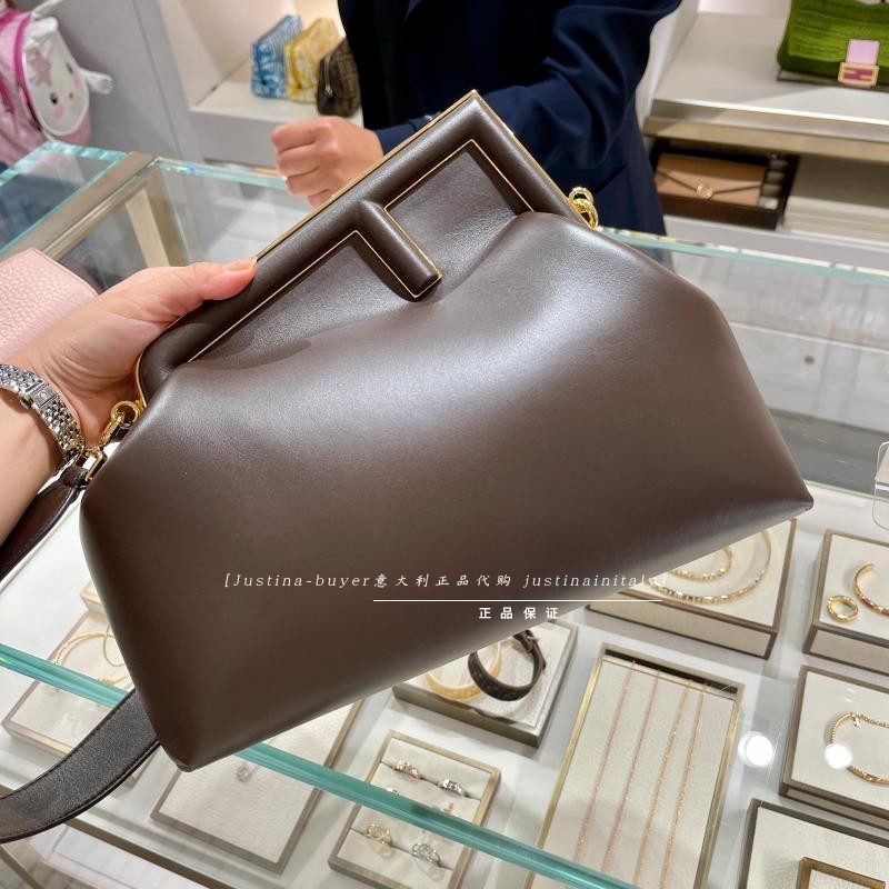 21 Autumn Fend Winter New First Medium Leather f Single Shoulder Diagonal Cross Handbag
21 Autumn Fend Winter New First Medium Leather f Single Shoulder Diagonal Cross Handbag