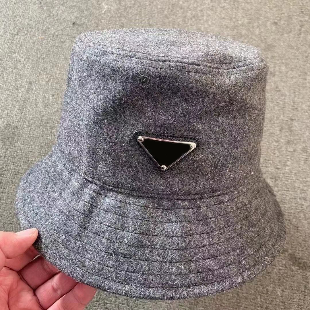 Fashion luxurious Designer Bucket cap Famous Winter Beanie Men Women Luxury Knitted Caps Ski Snapback Mask Fitted Unisex Cashmere Casual Outdoor High Quality, White
Fashion luxurious Designer Bucket cap Famous Winter Beanie Men Women Luxury Knitted Caps Ski Snapback Mask Fitted Unisex Cashmere Casual Outdoor High Quality, White