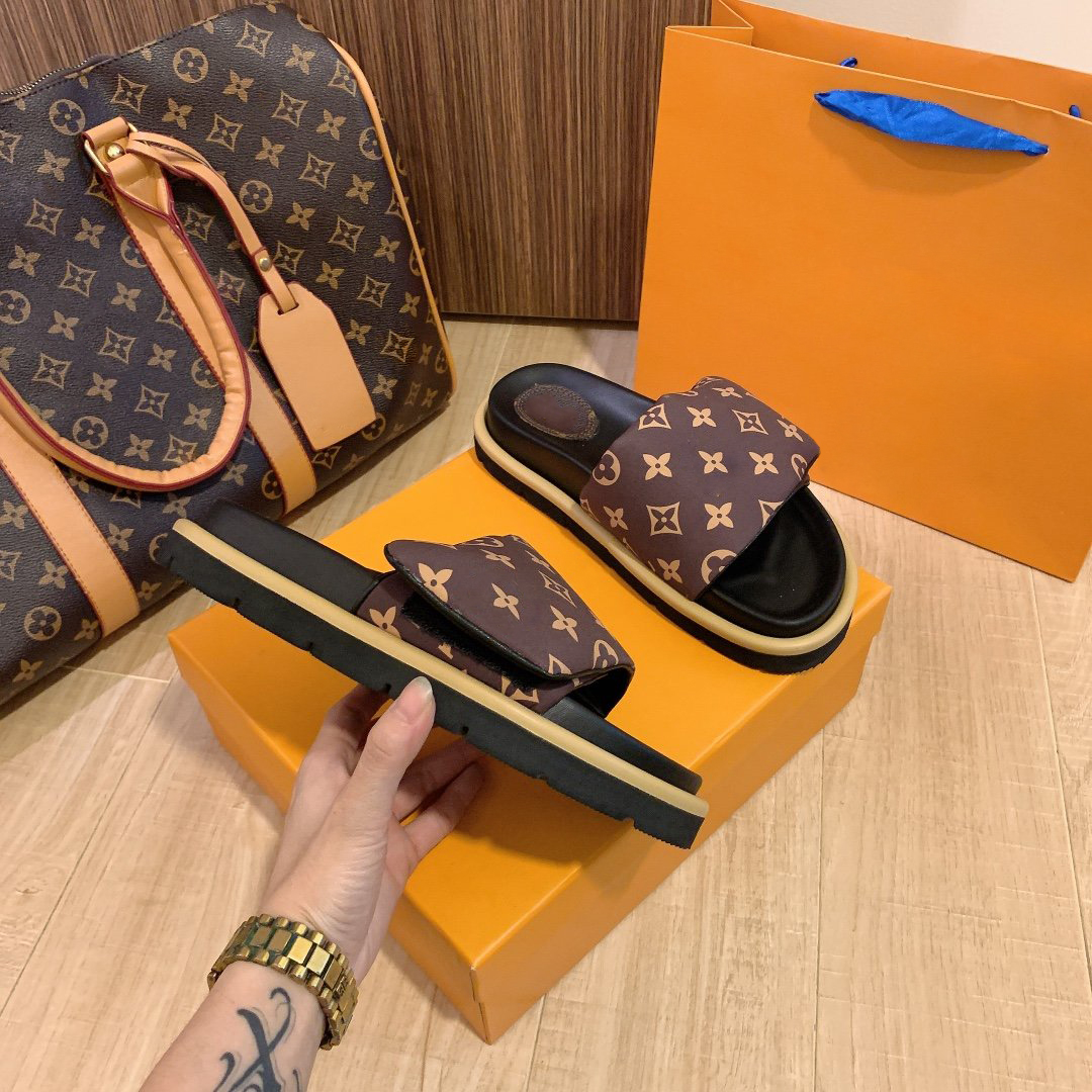 2022 Spring and Autumn Slippers Luxury Designer Pool Pillow Comfortable Sandals Breathable-Style Non-Slip Women's trend Size 35-42, Black
2022 Spring and Autumn Slippers Luxury Designer Pool Pillow Comfortable Sandals Breathable-Style Non-Slip Women's trend Size 35-42, Black