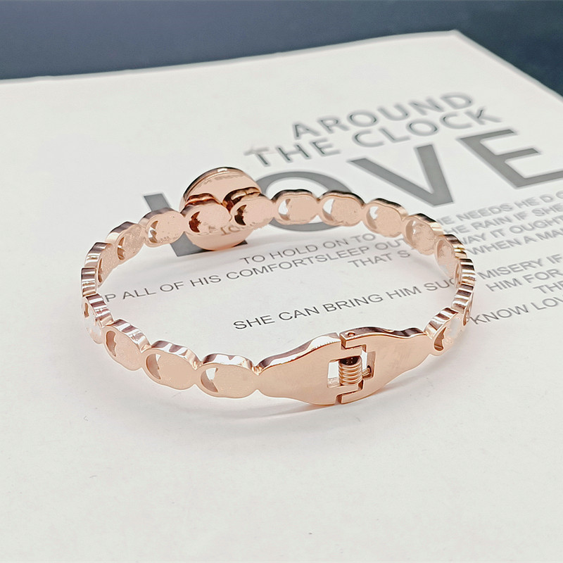 rose gold Titanium steel Bangle women bracelet diamond cz hollow letter double G designer wedding social anniversary gift jewelry
rose gold Titanium steel Bangle women bracelet diamond cz hollow letter double G designer wedding social anniversary gift jewelry