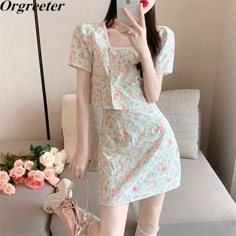 Sweet Square collar Lace Embroidery Floral Print Flower Button Temperament Crop Tops + Retro Mini A-line Skirt 2 Piece set Women 210602, Picture color
Sweet Square collar Lace Embroidery Floral Print Flower Button Temperament Crop Tops + Retro Mini A-line Skirt 2 Piece set Women 210602, Picture color