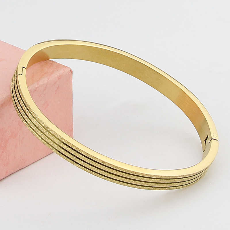 Hot Fashion Stainless Steel Jewelry Line Pattern Frosted Bracelet Woman Bracelet Party Gift Wholesale B-482 Q0719
Hot Fashion Stainless Steel Jewelry Line Pattern Frosted Bracelet Woman Bracelet Party Gift Wholesale B-482 Q0719