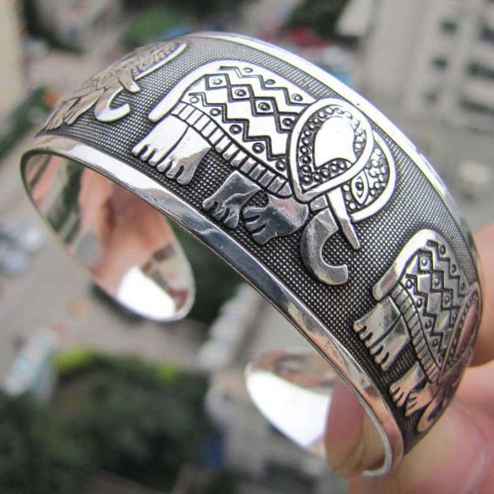 Hand catenary Jewelry Miao Elephant Tibetan Silver national jewelry carved female wide face open Bracelet, Golden;silver
Hand catenary Jewelry Miao Elephant Tibetan Silver national jewelry carved female wide face open Bracelet, Golden;silver