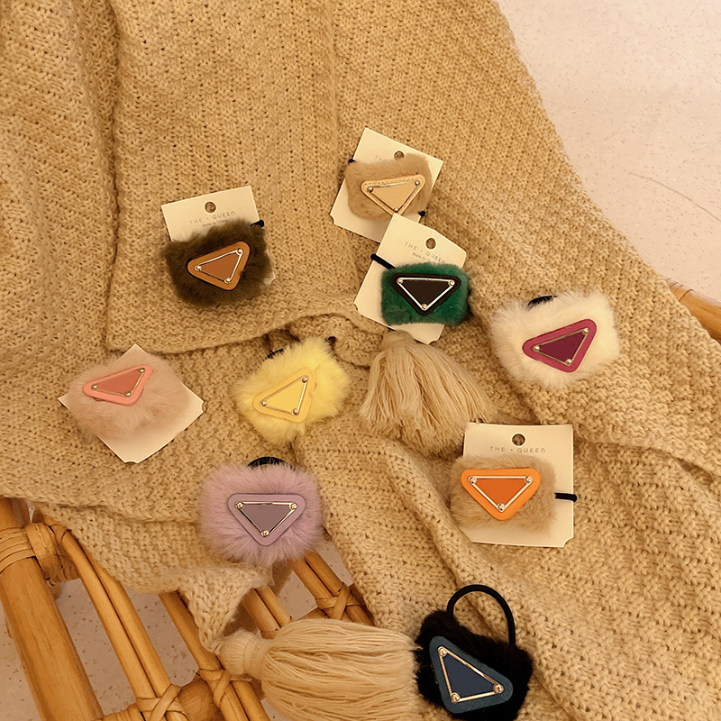 18color Women Candy Color Bowknot Hair Rubber Bands Designer Inverted Triangle Letters Large Intestine Ties Ropes Elastic Ponytail Holder Headwrap Accessories
18color Women Candy Color Bowknot Hair Rubber Bands Designer Inverted Triangle Letters Large Intestine Ties Ropes Elastic Ponytail Holder Headwrap Accessories