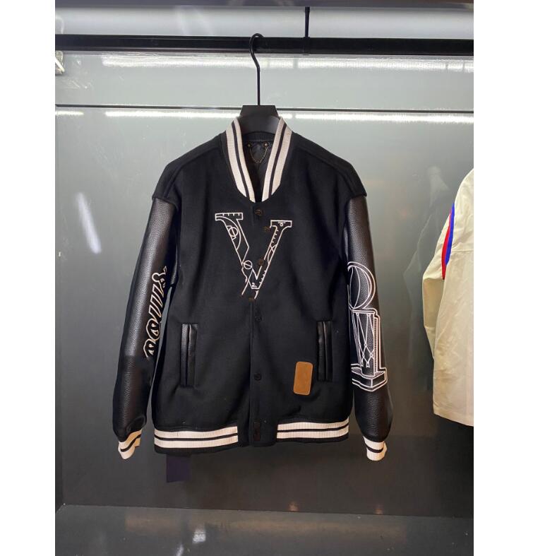 2021 Paris autumn fashion woven collar leather sleeve stitching basketball letters patch printed jacket French famous men's designer lu, Black;brown
2021 Paris autumn fashion woven collar leather sleeve stitching basketball letters patch printed jacket French famous men's designer lu, Black;brown