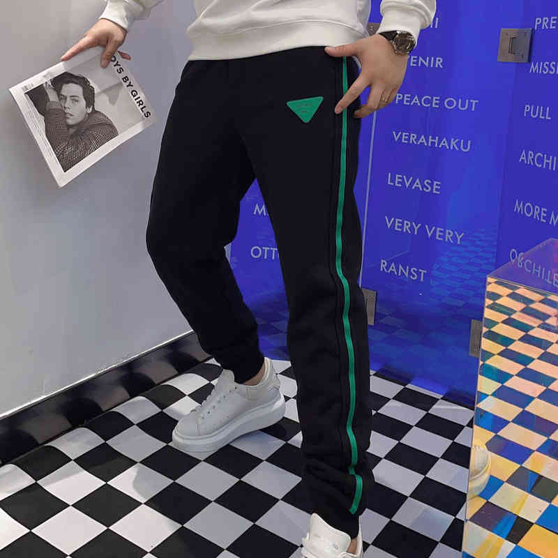 Hot selling 2022 Bottega venet@ Autumn and Winter New Couple Leather Label Striped Ribbon Plush Leisure Sports Pants for Men Women, Black
Hot selling 2022 Bottega venet@ Autumn and Winter New Couple Leather Label Striped Ribbon Plush Leisure Sports Pants for Men Women, Black