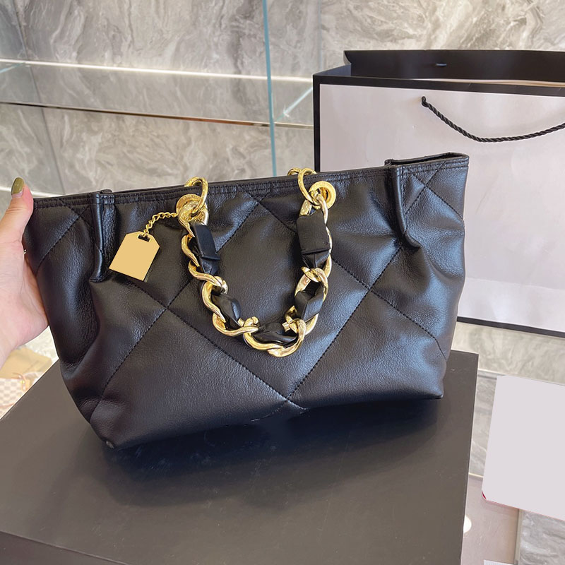 Classic C Vintage Fashion Totes Bags Quilted 19 Series Double Thick Leather Chain Handle With Lucky Charm Lambskin Touch Soft Cloud It Bag L
Classic C Vintage Fashion Totes Bags Quilted 19 Series Double Thick Leather Chain Handle With Lucky Charm Lambskin Touch Soft Cloud It Bag L