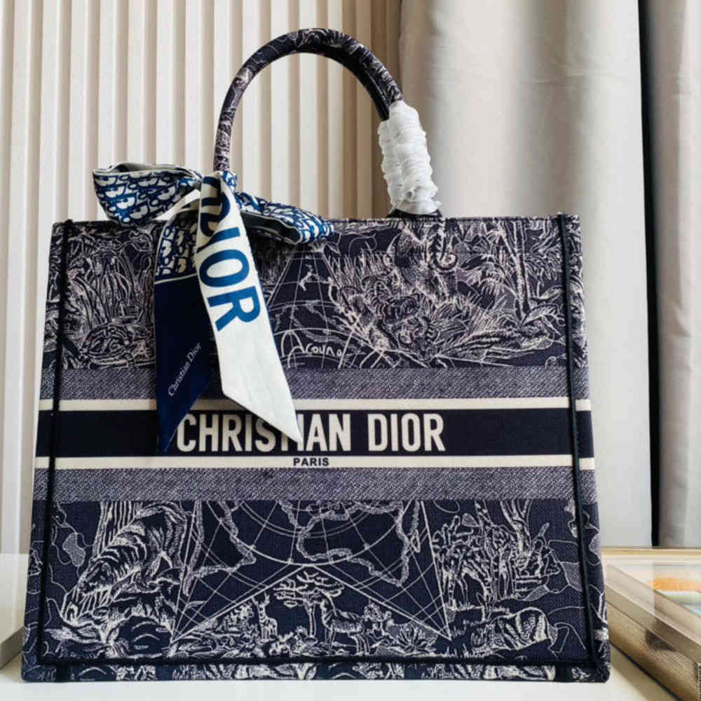 Designer Bags Handbags Women Totes Luxurys Christian Tote Limited Edition Original Reprint Top Embroidery Shopping Largedesigner Handbag
Designer Bags Handbags Women Totes Luxurys Christian Tote Limited Edition Original Reprint Top Embroidery Shopping Largedesigner Handbag