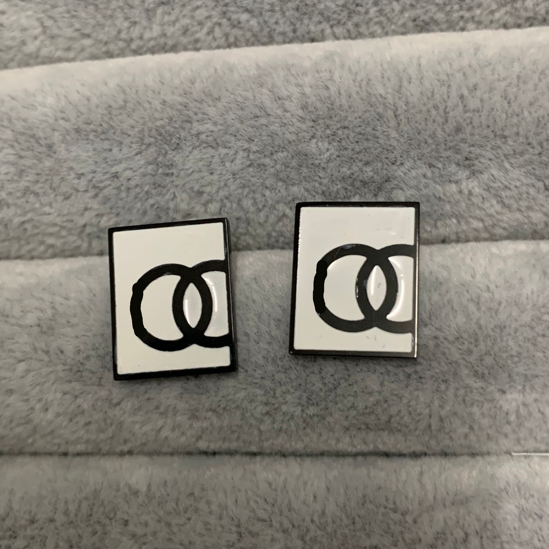 2021 High quality Fashion Stud Women Designer Earrings Titanium Steel Silver Rose Gold square Earring Letter Black white Trendy Jewelry Wholesale
2021 High quality Fashion Stud Women Designer Earrings Titanium Steel Silver Rose Gold square Earring Letter Black white Trendy Jewelry Wholesale