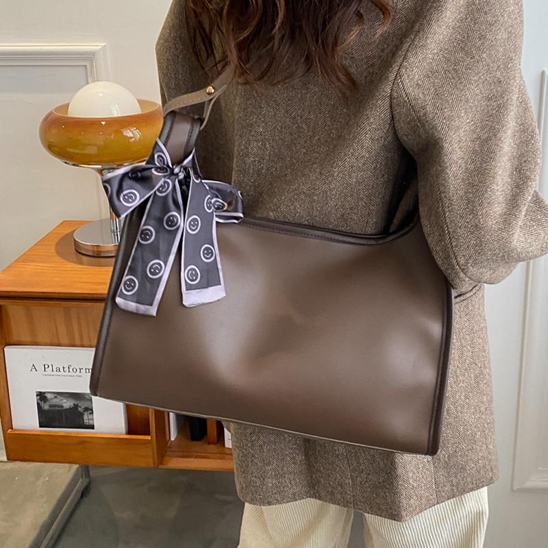 Evening Bags Large Capacity Shoulder For Women Designer Soft Leather Handbag Female Big Casual Tote Bag Ladies Solid Color Hobos, Black
Evening Bags Large Capacity Shoulder For Women Designer Soft Leather Handbag Female Big Casual Tote Bag Ladies Solid Color Hobos, Black