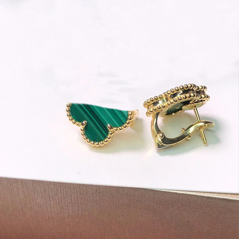Jewelry Ladies Stud Van Earrings Love rings Pendant Necklaces Screw carti Bracelet Party Wedding Couple Gift Fashion Luxury Cleef designer[w, Golden;silver
Jewelry Ladies Stud Van Earrings Love rings Pendant Necklaces Screw carti Bracelet Party Wedding Couple Gift Fashion Luxury Cleef designer[w, Golden;silver