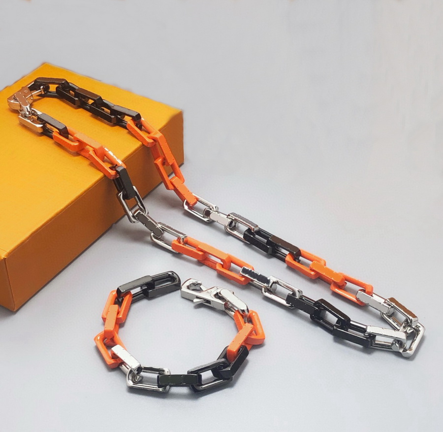 Europe America Fashion Jewelry Sets Men Silver-color Hardware Plexiglass Multi-colored Engraved V Initials Flower Chain Necklace Bracelet MP3142 MP3144, No original box
Europe America Fashion Jewelry Sets Men Silver-color Hardware Plexiglass Multi-colored Engraved V Initials Flower Chain Necklace Bracelet MP3142 MP3144, No original box