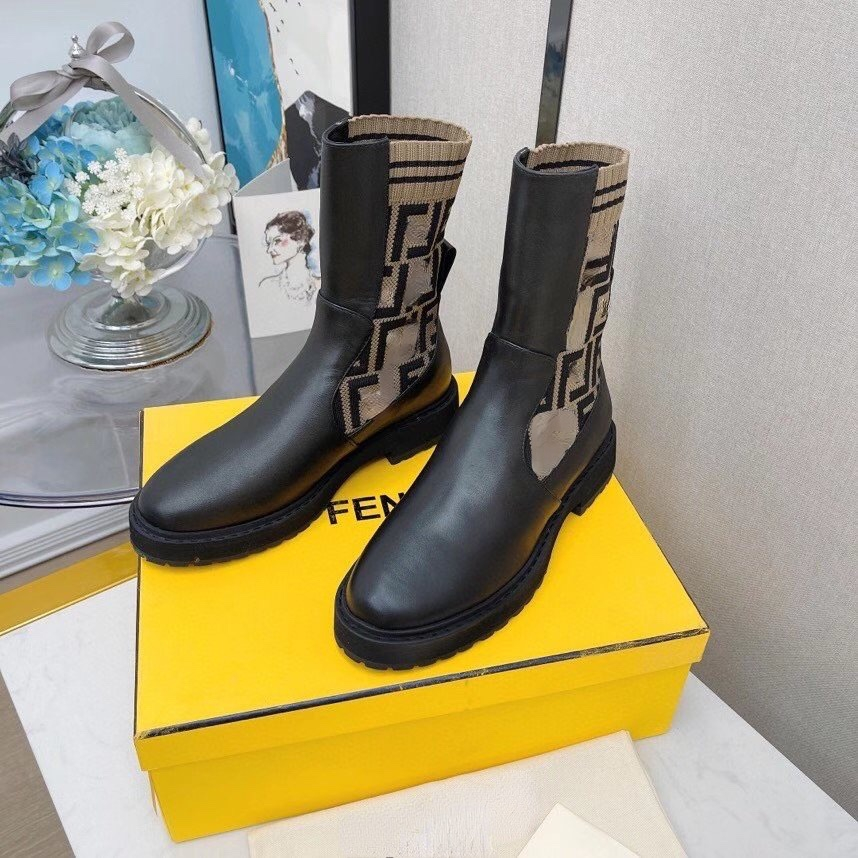 Fashion Designer Lether Mid Boots Stretch Heel Black Vintage Short Boot Designer Brand Casual Shoes
Fashion Designer Lether Mid Boots Stretch Heel Black Vintage Short Boot Designer Brand Casual Shoes