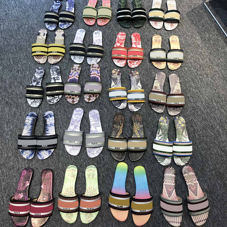 Luxury Designer Slippers For Women Summer Leather Flat Slippers Shoes Pantoufle Letter Embroidery Design Beach Lady Slippers Paris and Stripe, Package
Luxury Designer Slippers For Women Summer Leather Flat Slippers Shoes Pantoufle Letter Embroidery Design Beach Lady Slippers Paris and Stripe, Package