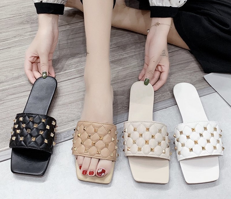 Women Square toe Sandal Rivet Slides Summer Flat Slipper Sexy Quilted Stud Leather Mules Shoes Good Quality Big Size GR007, Color 1
Women Square toe Sandal Rivet Slides Summer Flat Slipper Sexy Quilted Stud Leather Mules Shoes Good Quality Big Size GR007, Color 1
