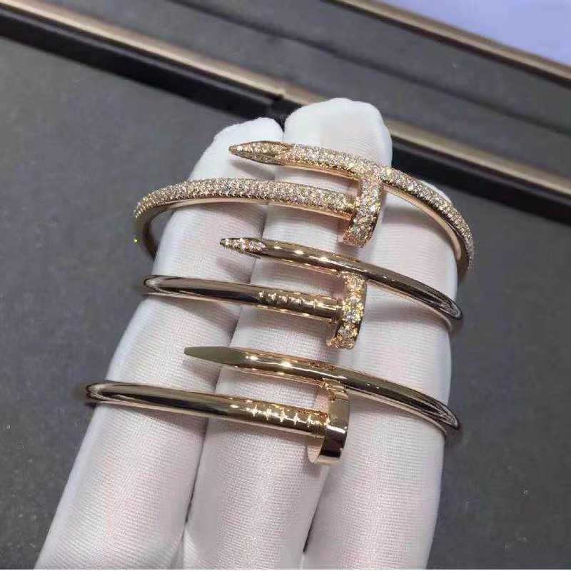 high quality 18k rose gold platinum diamond free nail wide n version set with Diamond Men's and women's Bracelet
high quality 18k rose gold platinum diamond free nail wide n version set with Diamond Men's and women's Bracelet