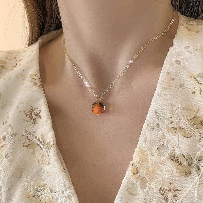 Chokers Jewelry For Women 2021 Cute Little Persimmon Pendant Necklace Clavicle Chain Choker Glass On The Neck Colar
Chokers Jewelry For Women 2021 Cute Little Persimmon Pendant Necklace Clavicle Chain Choker Glass On The Neck Colar