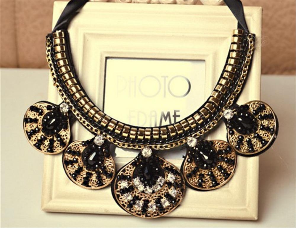 Statement Choker Fashion Charms Crystal Collier Maxi Necklaces & Pendants Beads Leaf Necklace Collares Chokers
Statement Choker Fashion Charms Crystal Collier Maxi Necklaces & Pendants Beads Leaf Necklace Collares Chokers