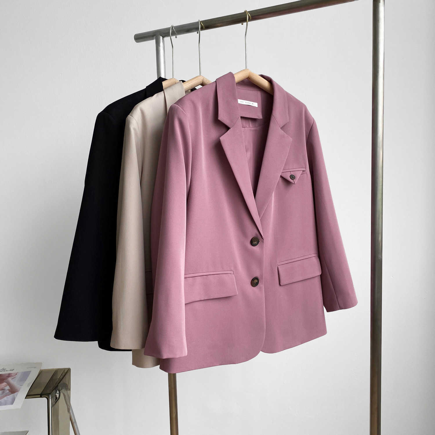 High Quality Single-Breasted Black Suit Jacket Women' Spring Korean Loose Elegant Female Blazers and Jackets Office Lady 210607
High Quality Single-Breasted Black Suit Jacket Women' Spring Korean Loose Elegant Female Blazers and Jackets Office Lady 210607