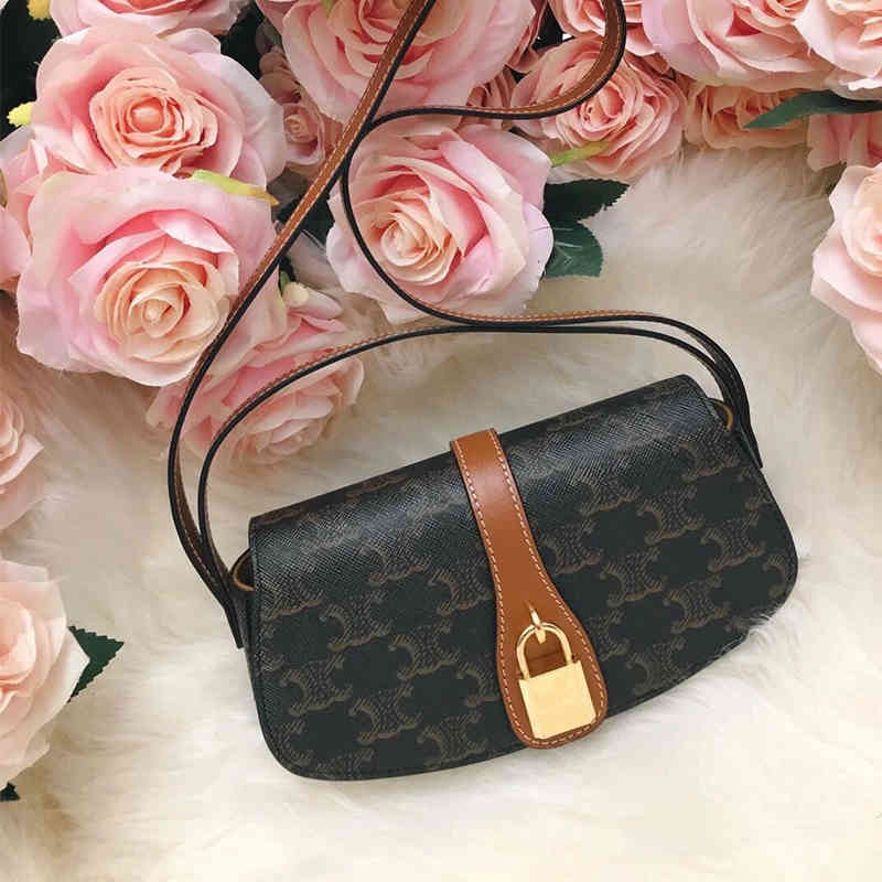Evening Bags Arc de Triomphe old flower lock head armpit portable shoulder saddle Zhou Yutong same
Evening Bags Arc de Triomphe old flower lock head armpit portable shoulder saddle Zhou Yutong same