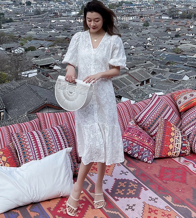 Summer Women Vintage Hollow Out Embroidery Puff Sleeve Casual Dress Female Elegant V-Neck Single-Breasted White 210519