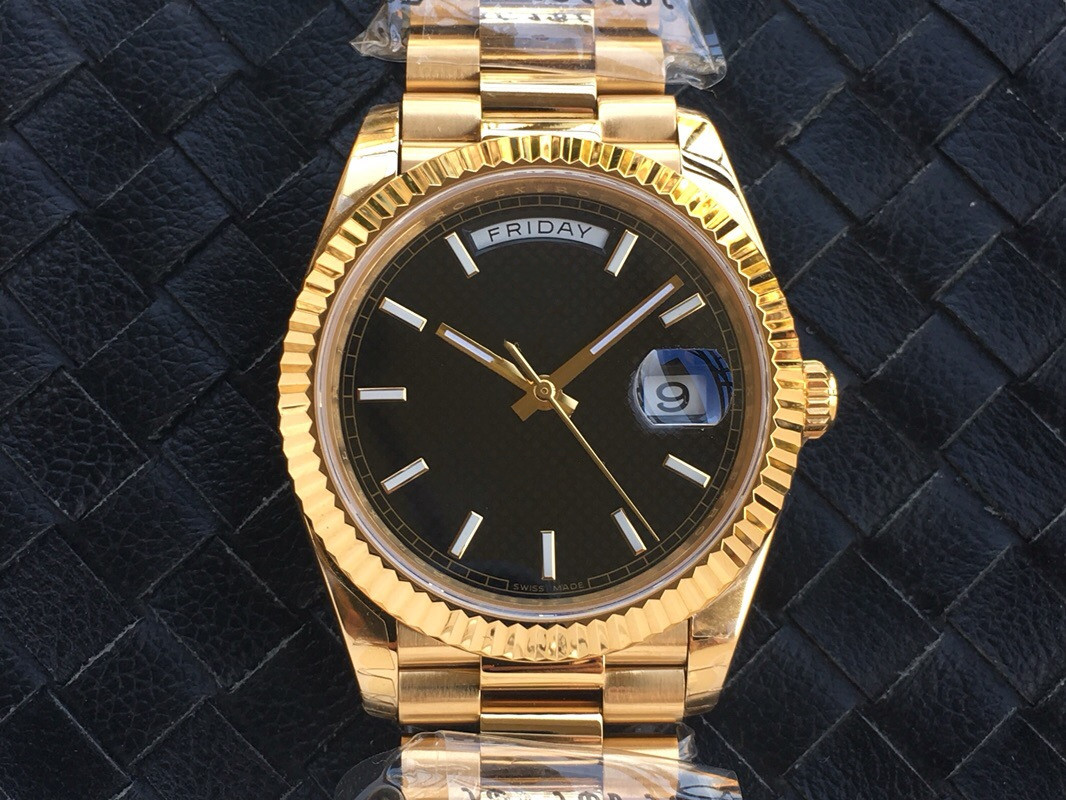 EW Men's Watch Upgrade V2 40mm diameter with 3255 movement dual calendar display sapphire crystal mirror fine steel strap, Slivery;brown
EW Men's Watch Upgrade V2 40mm diameter with 3255 movement dual calendar display sapphire crystal mirror fine steel strap, Slivery;brown
