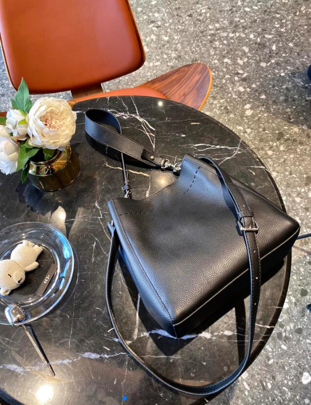 wholesale 2021 Purses Ladies Luxury Handbags Women Designer Clutch Bag Purse Evening Hand Valentine Shoulder Bags Clutches Handbag, With packing
wholesale 2021 Purses Ladies Luxury Handbags Women Designer Clutch Bag Purse Evening Hand Valentine Shoulder Bags Clutches Handbag, With packing