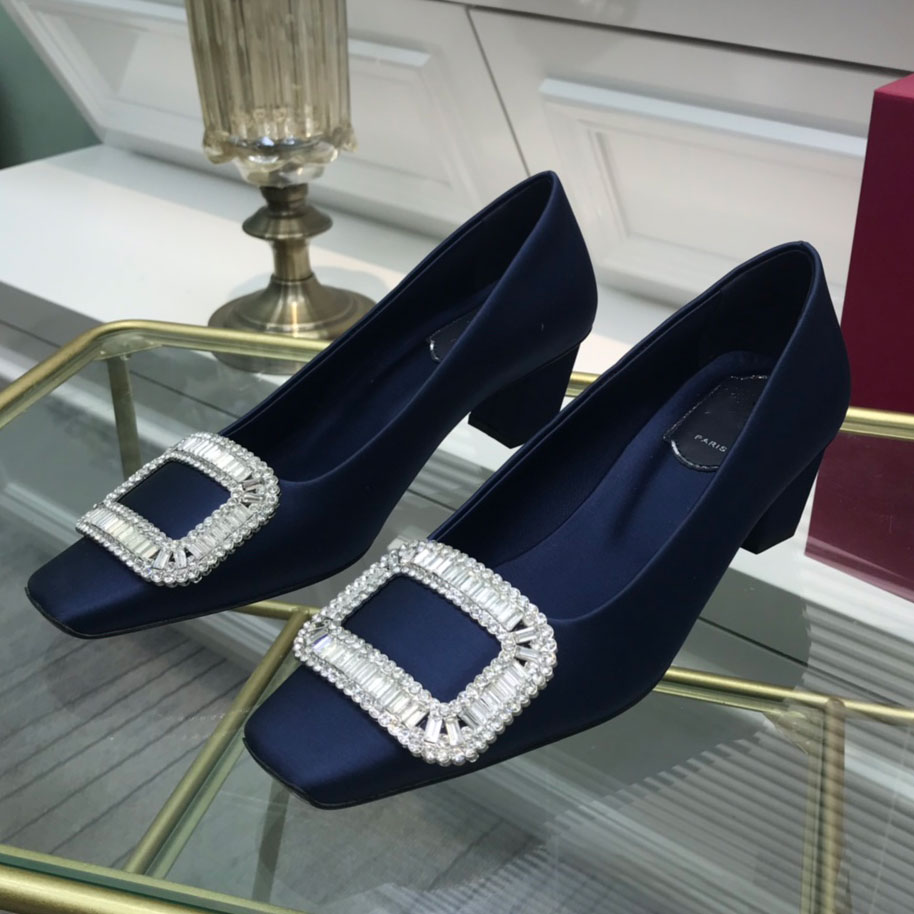 top quality Casual Shoes European luxury high heels red so designer bottom blue Kate nude leather shoes women's flat head fashion heel skirt 35-40
top quality Casual Shoes European luxury high heels red so designer bottom blue Kate nude leather shoes women's flat head fashion heel skirt 35-40