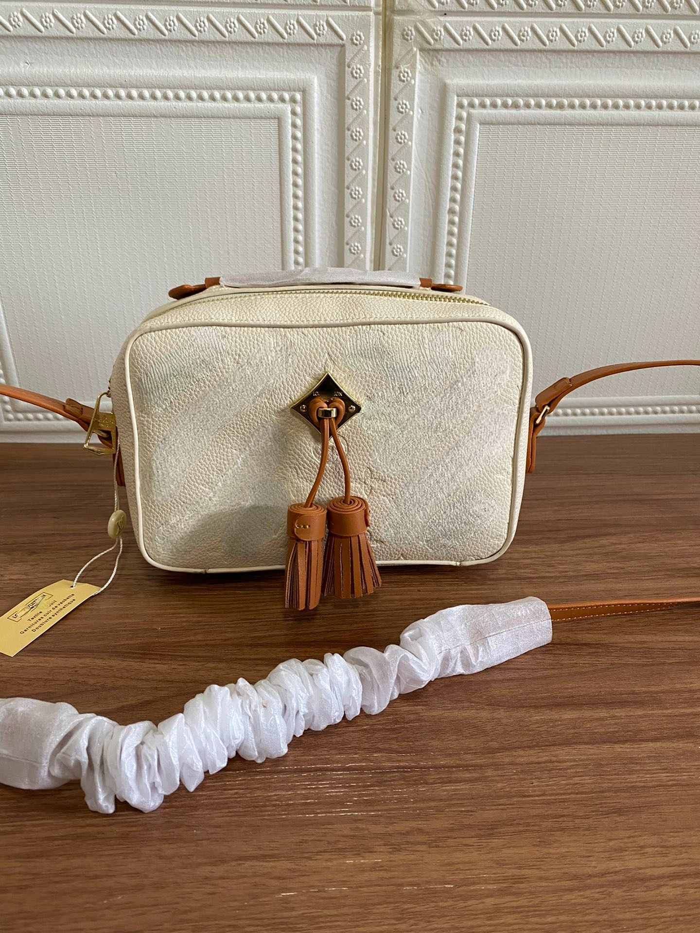 Women Purse Clutch Shoulder Messenger Bag Cross Body Bags Fashion Emboss Old Flowers, Black
Women Purse Clutch Shoulder Messenger Bag Cross Body Bags Fashion Emboss Old Flowers, Black