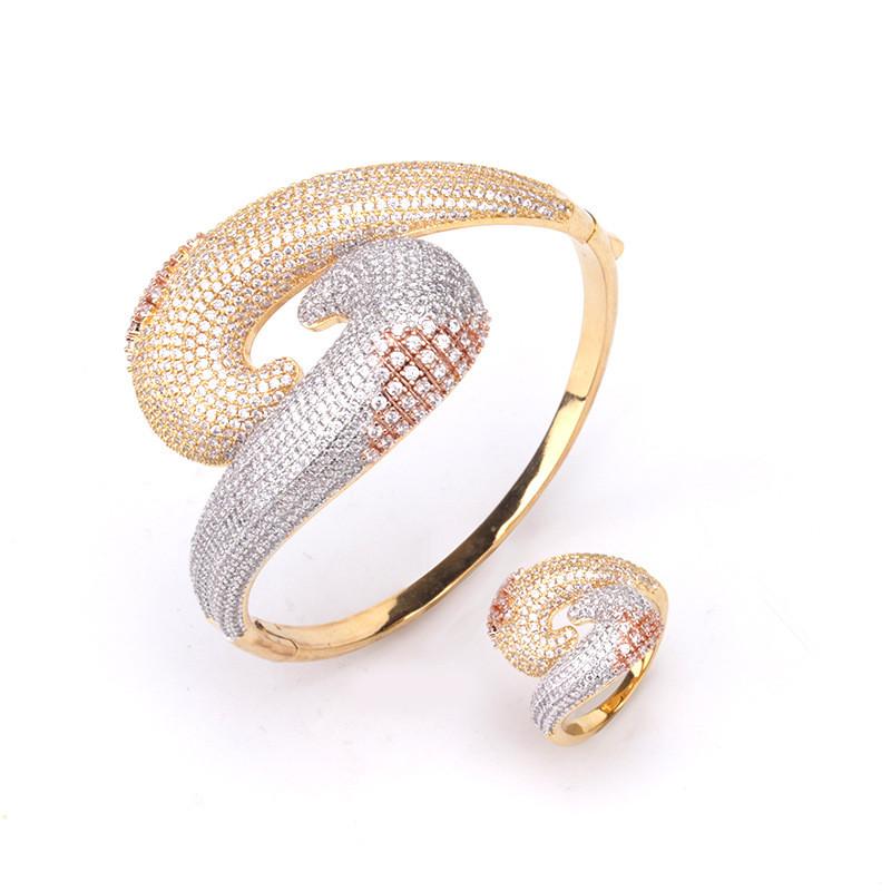 Bangle Fashion Women's Jewelry Three-color Geometric Hook-shaped Convolute Bracelet With Zircon S-shaped Hollow Ring Gifts
Bangle Fashion Women's Jewelry Three-color Geometric Hook-shaped Convolute Bracelet With Zircon S-shaped Hollow Ring Gifts