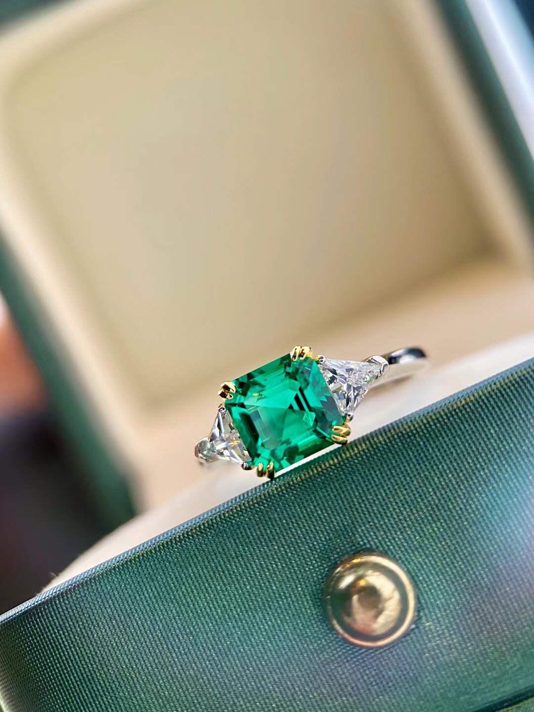 S925 silver punk band ring with 1.5 kara size in green color for women wedding jewelry gift PS3099
S925 silver punk band ring with 1.5 kara size in green color for women wedding jewelry gift PS3099