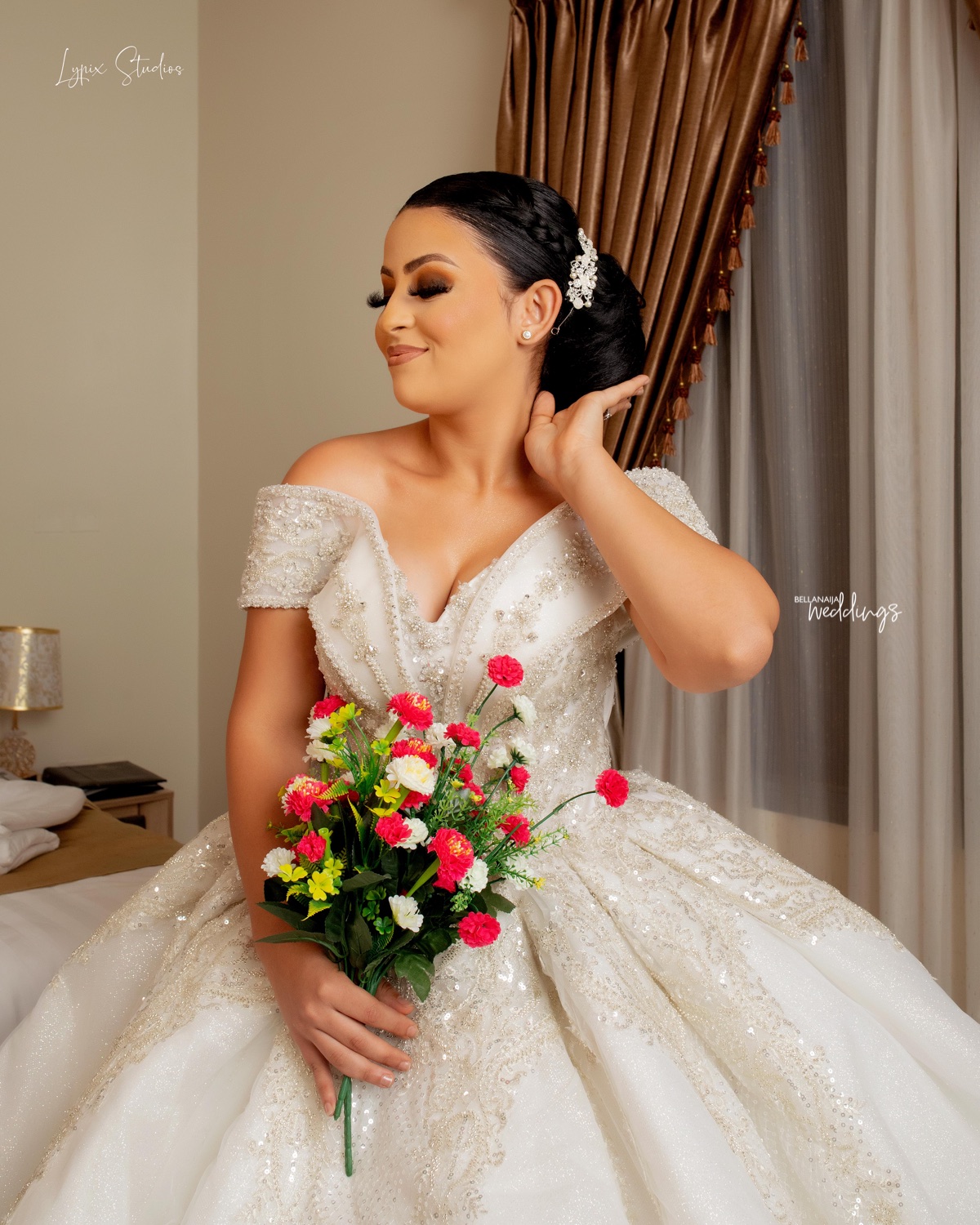 2021 Plus Size Arabic Aso Ebi Luxurious Stylish Sexy Wedding Gowns Beaded Crystals Lace Ball Gown Bridal Dresses ZJ476