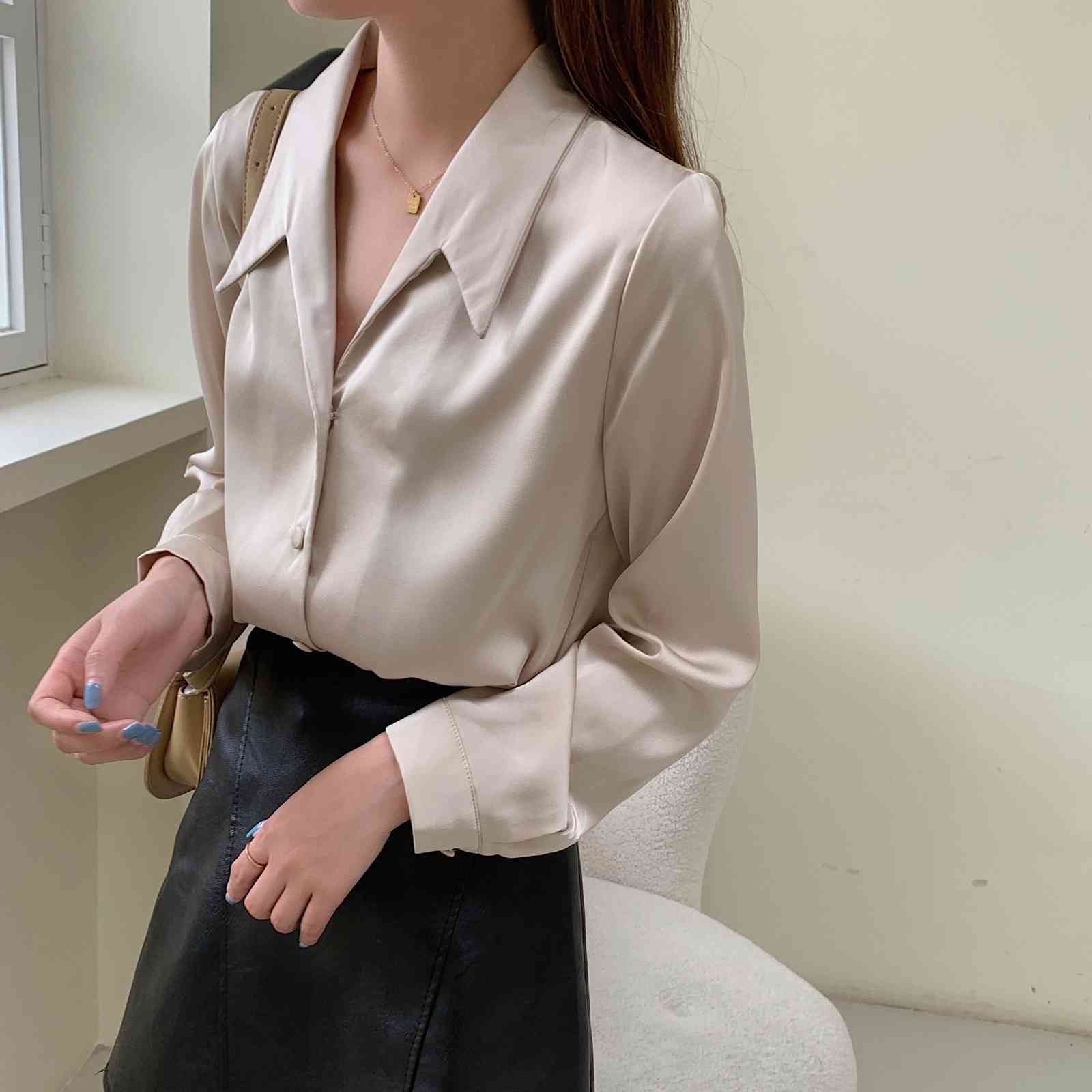 V-neck shirt women's top Button Up Satin Silk Shirt Vintage Blouse Women Long Sleeves Female Loose Street Shirts 920B 210420