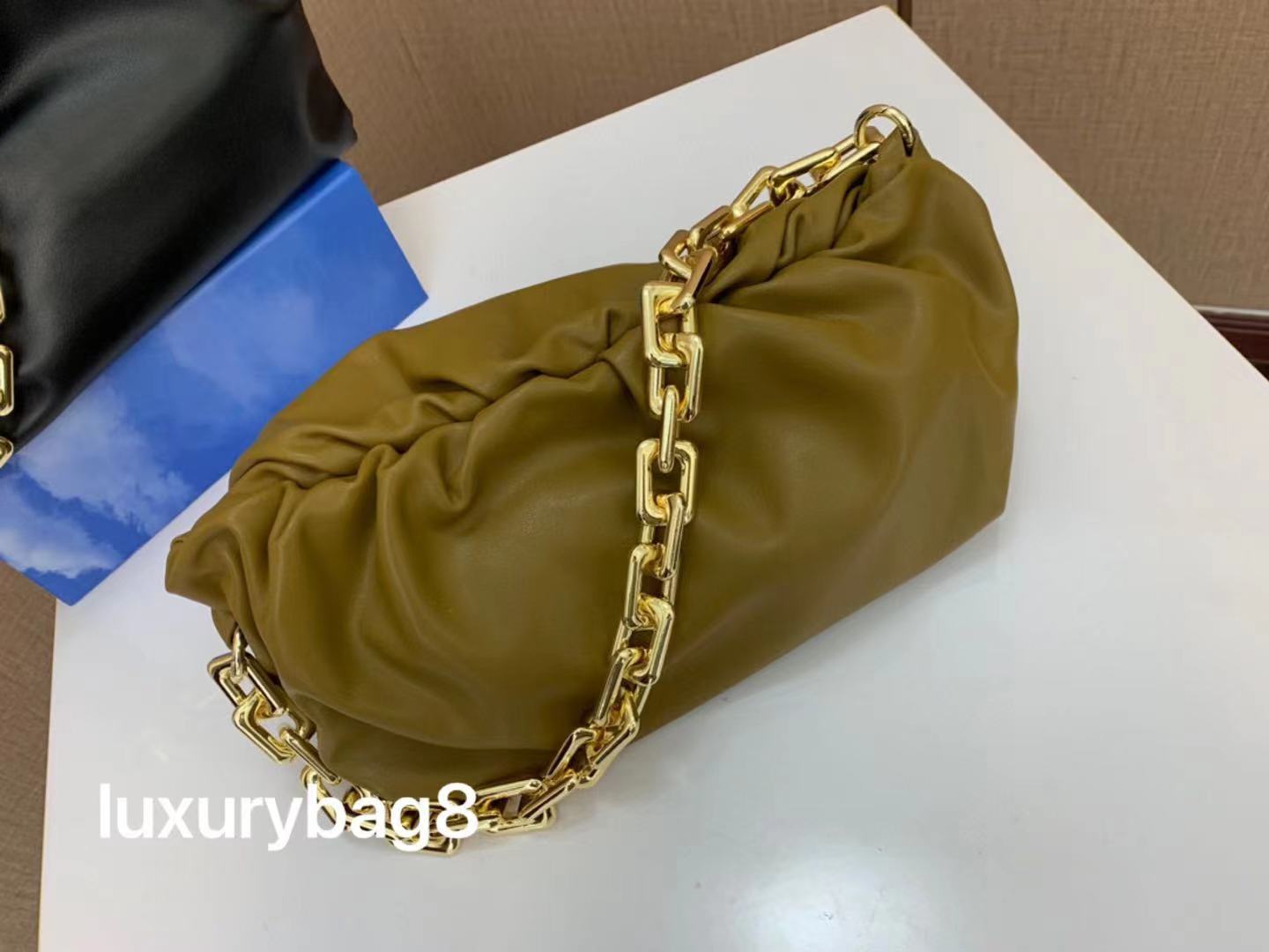 Soft leather fashion small sootiness lady evening bag
Soft leather fashion small sootiness lady evening bag