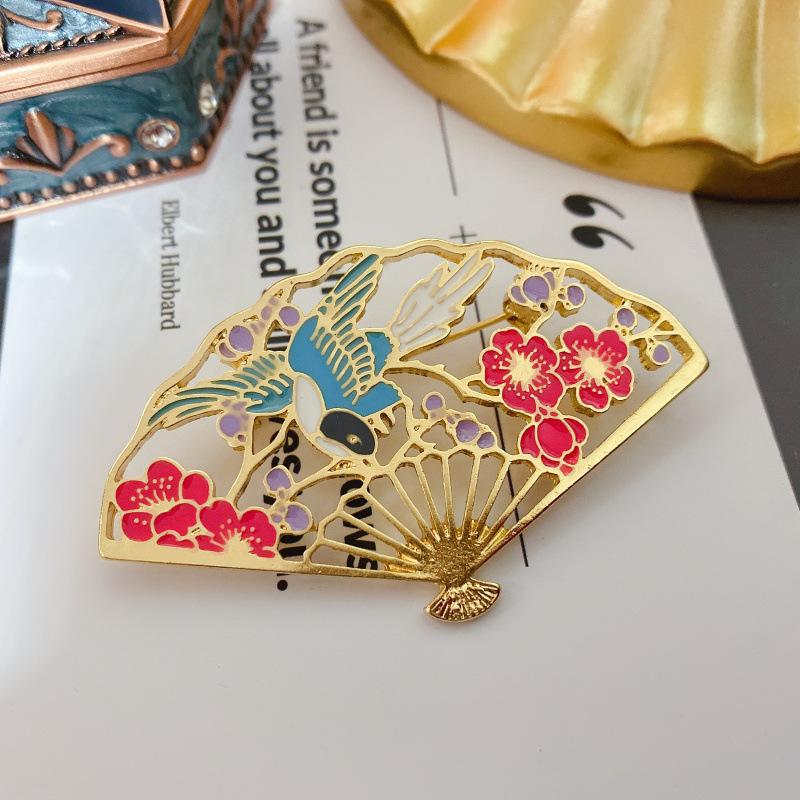 Pins, Brooches Ethnic Style Antique Vintage Painted Fan-shaped Plum Blossom Light Luxury Hanfu Cheongsam Coat Brooch Pins For Clothing, Gray
Pins, Brooches Ethnic Style Antique Vintage Painted Fan-shaped Plum Blossom Light Luxury Hanfu Cheongsam Coat Brooch Pins For Clothing, Gray