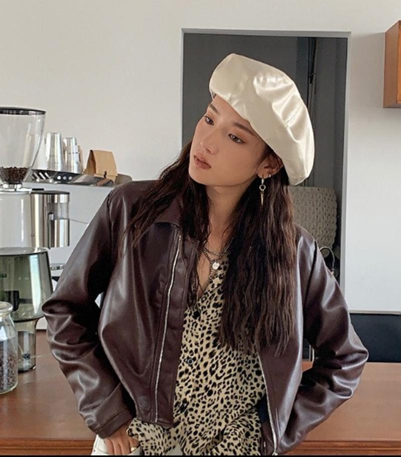 Berets 3 Colors Big Size PU Leather High Quality Pure Color Plain Female Hats Casual Personality Elegant Women Hat Gorros, Blue;gray 
Berets 3 Colors Big Size PU Leather High Quality Pure Color Plain Female Hats Casual Personality Elegant Women Hat Gorros, Blue;gray