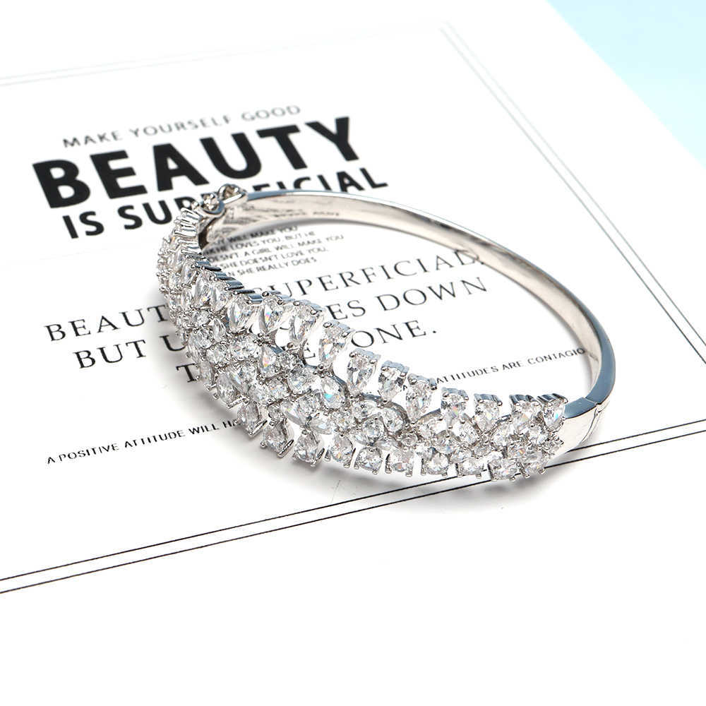 Tirim 2021 Luxury Fashion Micro Pave Bracelet Cubic Zircon Crystal Bangle for Women Jewelry Girls Party Dubai Accessories Wristl Q0720
Tirim 2021 Luxury Fashion Micro Pave Bracelet Cubic Zircon Crystal Bangle for Women Jewelry Girls Party Dubai Accessories Wristl Q0720