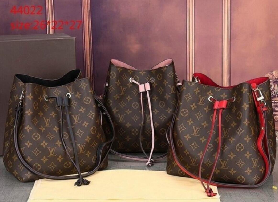 Luxurys designers Handbags Purses MONTIGNE Bag Women Tote Brand Letter Embossing Genuine Leather Shoulder Bags crossbody wallet LVLoui
Luxurys designers Handbags Purses MONTIGNE Bag Women Tote Brand Letter Embossing Genuine Leather Shoulder Bags crossbody wallet LVLoui