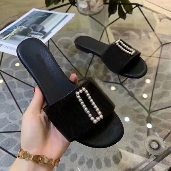 Women slippers summer brand sandals luxury designer leather slides flip flops top quality with box, Black
Women slippers summer brand sandals luxury designer leather slides flip flops top quality with box, Black