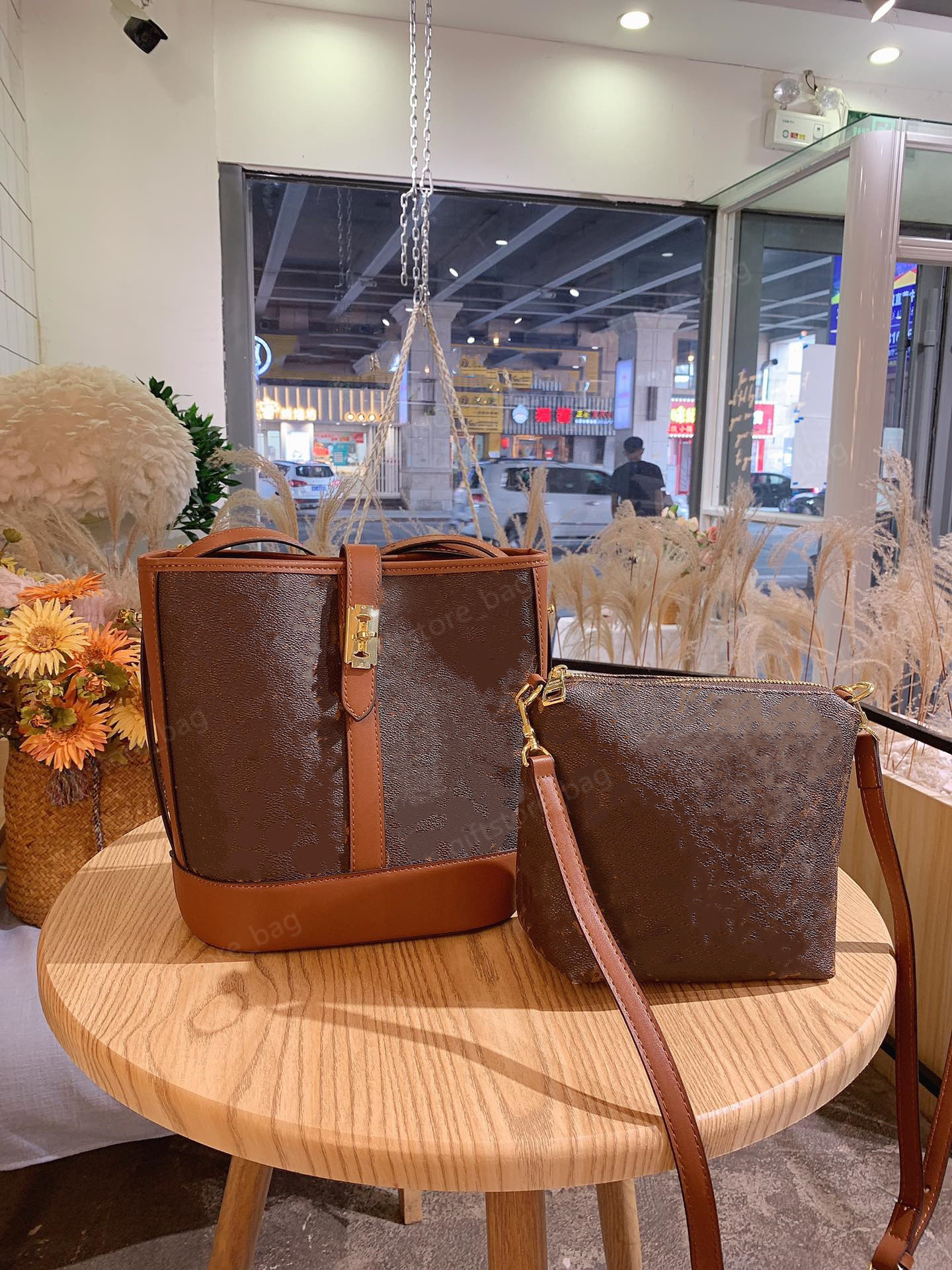 2021 Luxury Top New Products Designer Ladies HandbagsLadiesHand bags Messenger Wallets Hot Selling ShoulderBags Fashion HandbagsLetter pack, Other options
2021 Luxury Top New Products Designer Ladies HandbagsLadiesHand bags Messenger Wallets Hot Selling ShoulderBags Fashion HandbagsLetter pack, Other options